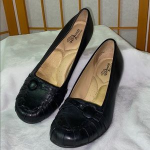 Strictly Comfort Black Leather Heels Sz 8.5